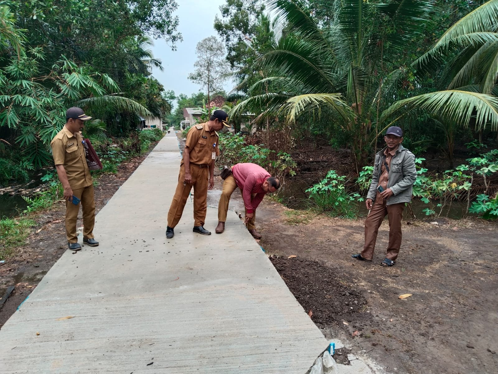 Pembangunan Jalan Rabat Beton di Dusun Dua Kampung Hargo Mulyo, Rawa Jitu Selatan